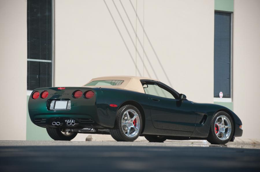  Chevrolet Corvette Convertible 2001 года  (фото 5 из 8)
